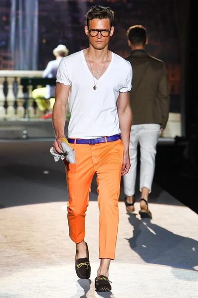 Look 28